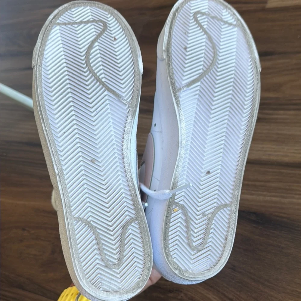 Nike White and Pink High-Top Sneakers Classic Design - Picture 2 of 2